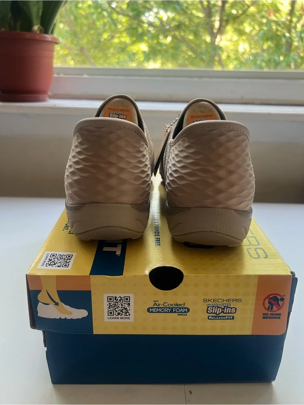 Skechers Hands Free Slip-ins® Relaxed Fit® Breathe Easy Roll